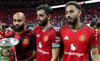 B费漏球助攻姆贝莫幕后揭秘！化身导师指点曼联新援，与库尼亚加练配合