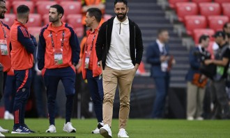 突发！曼联官宣主帅阿莫林下课 弗莱彻带队踢伯恩利