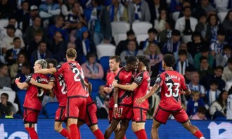 西甲积分榜最新战报：巴萨爆冷失利，马竞惜平，巴列卡诺绝杀皇家社会