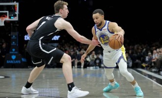 表现-遭裁判针对？库里连砍10分泄愤 超狼王升至历史第21